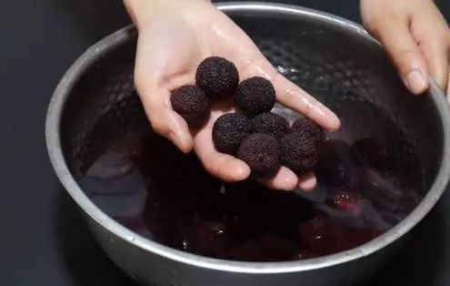 洗杨梅用什么去虫卵,洗杨梅加什么才能驱虫子呢