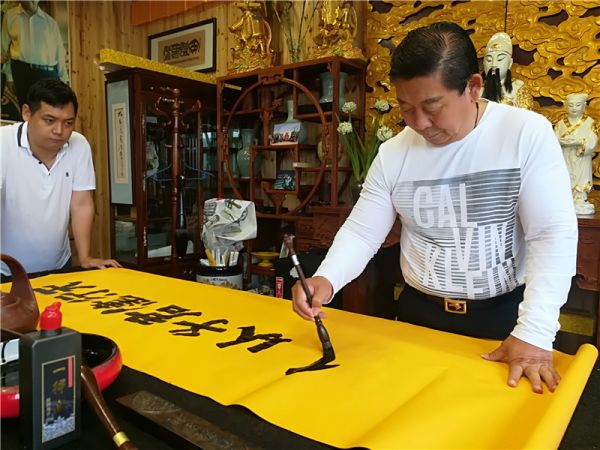 新老朋友一路的支持与陪伴,新老朋友结伴同行