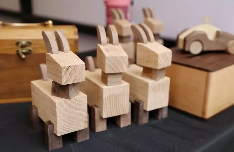 百万大学青年免费狂欢!AJ鞋展、街球大神空降,超多福利拿到手软!