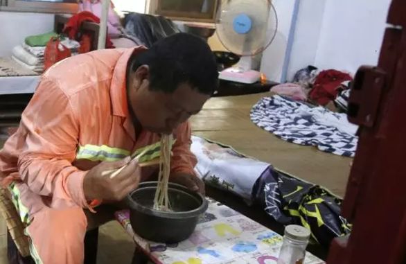 这25张*拍偷**照，暴露了中国父母的真面目