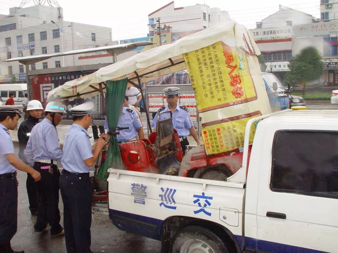 【走过70年—聆听70名镇江公安人的故事】陶文章：“交警支队，那是一种家的感觉”