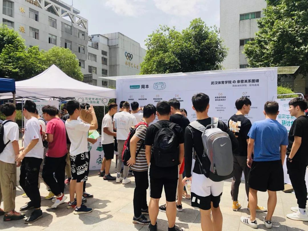 女生需要自己买套房子吗,女生应该买衣服吗