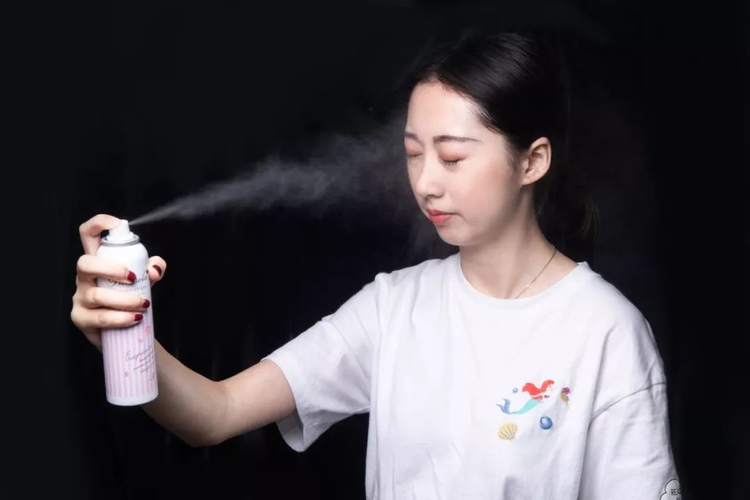 麻范儿好物|日本防晒界“断货王”，喷它暴晒不黑，皮肤还能又白又嫩