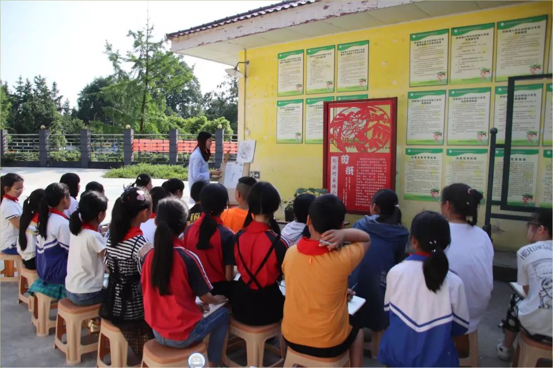 围观!郫都十万学子两千余件作品献礼祖国华诞!
