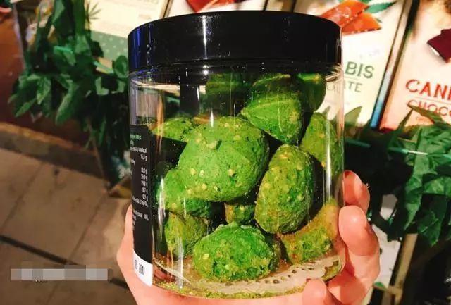 警惕这种东西别碰更别吃,大家注意这些食品千万不要乱买