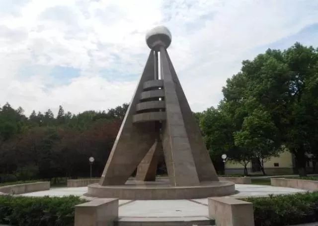 华为、海康、罗振宇、张小龙，低调生产科技大佬的华中科技大学