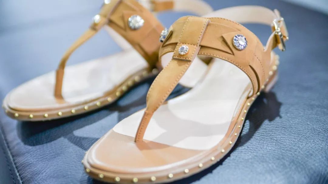 金利来1折店,金利来买一送一特卖活动