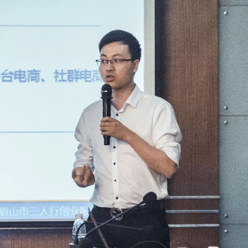 看表演吃美食,看表演吃自助的地方