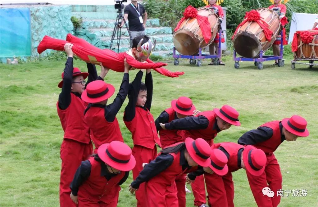 马山自然攀岩比赛图片,舞动广西广场舞大赛马山