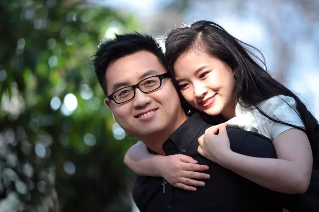 她地震中失去双腿,她在汶川地震失去双腿及女儿