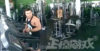 正惊GIF囧图：史上最硬核的学霸，女装大佬是怎么坐地铁的？