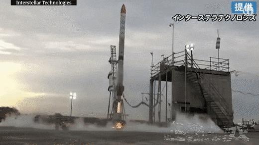 正惊GIF囧图：史上最硬核的学霸，女装大佬是怎么坐地铁的？