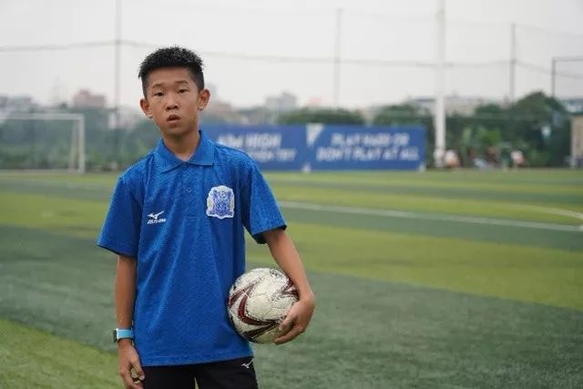 小学生踢出惊天国足,小学生踢出惊天世界波