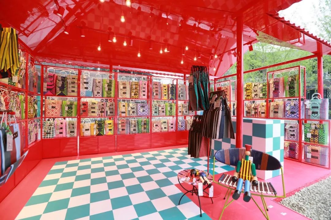 回看五月时髦事宇舶再度携手JINGART