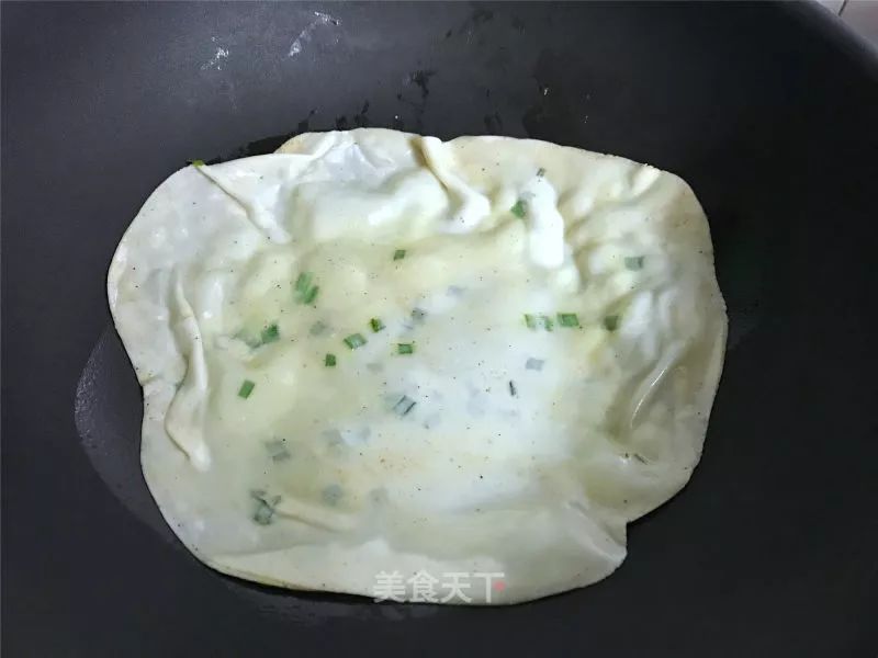 吃剩的饺子皮这样做，简单又好吃，简直香skr人