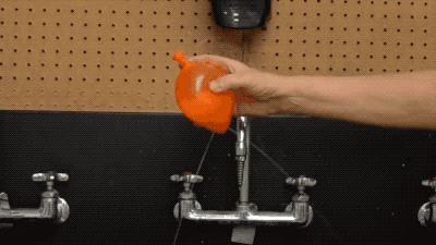 牛皮容易吹爆，但用这种普通食材泡过的气球戳不爆|科学DIY