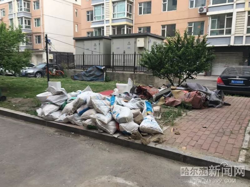 上铲车，道外东棵北四道街占道建材被清理｜举报36类”闹心事“#让陈年”烂账“见光死#