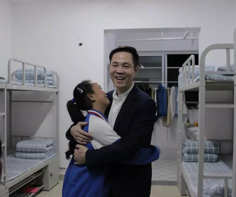 央视专题报道新视界眼科凉山公益行｜光明初心与公益恒心收获赞誉