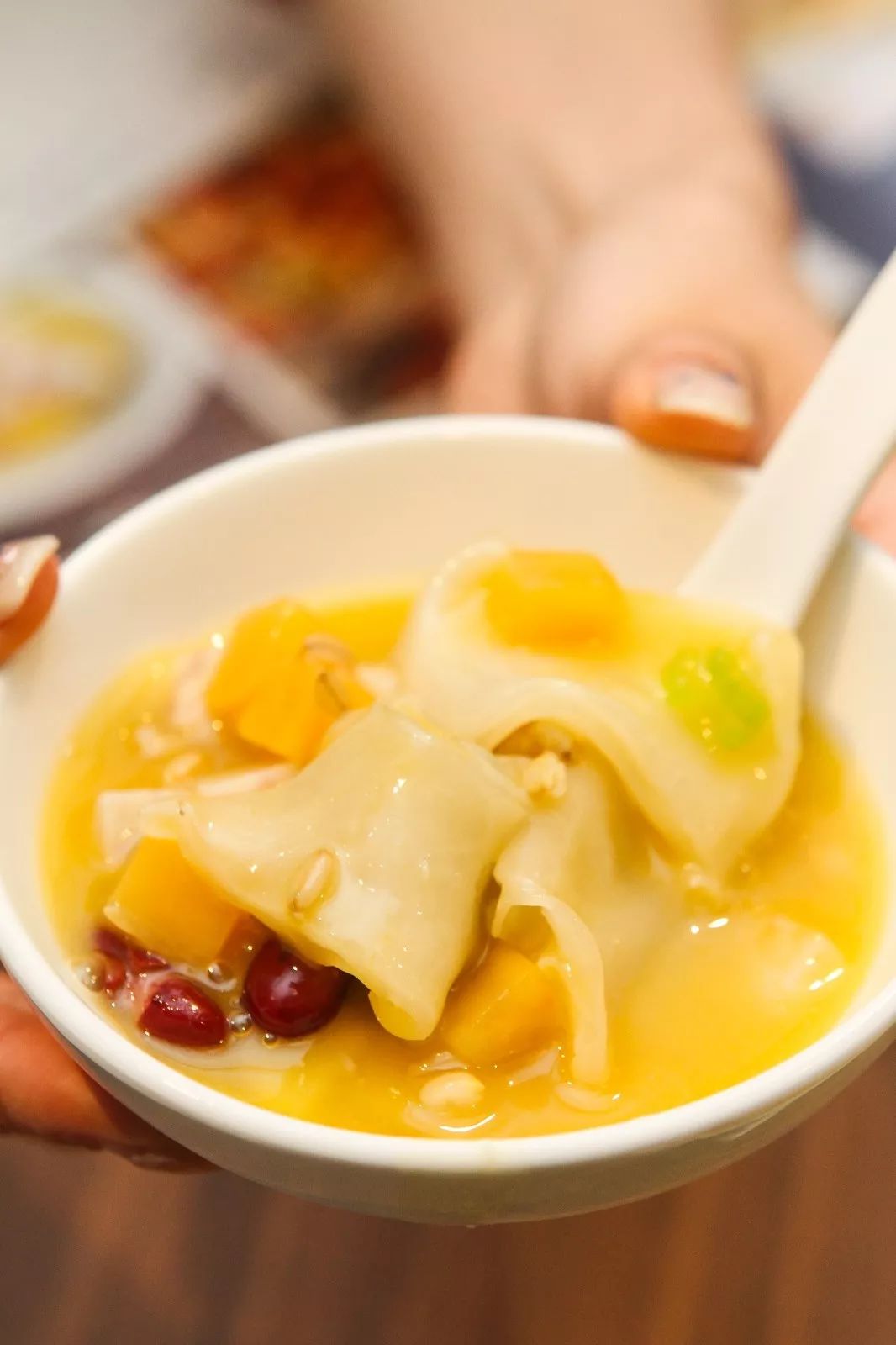 港丽杭大店开卖蛋糕了!精致的裱花蛋糕,秒杀连锁的奶酪茶……没想到你是这样的港丽