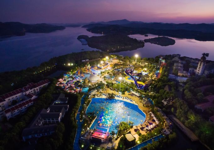 游玩天目湖水世界,静谧村庄夜景视频