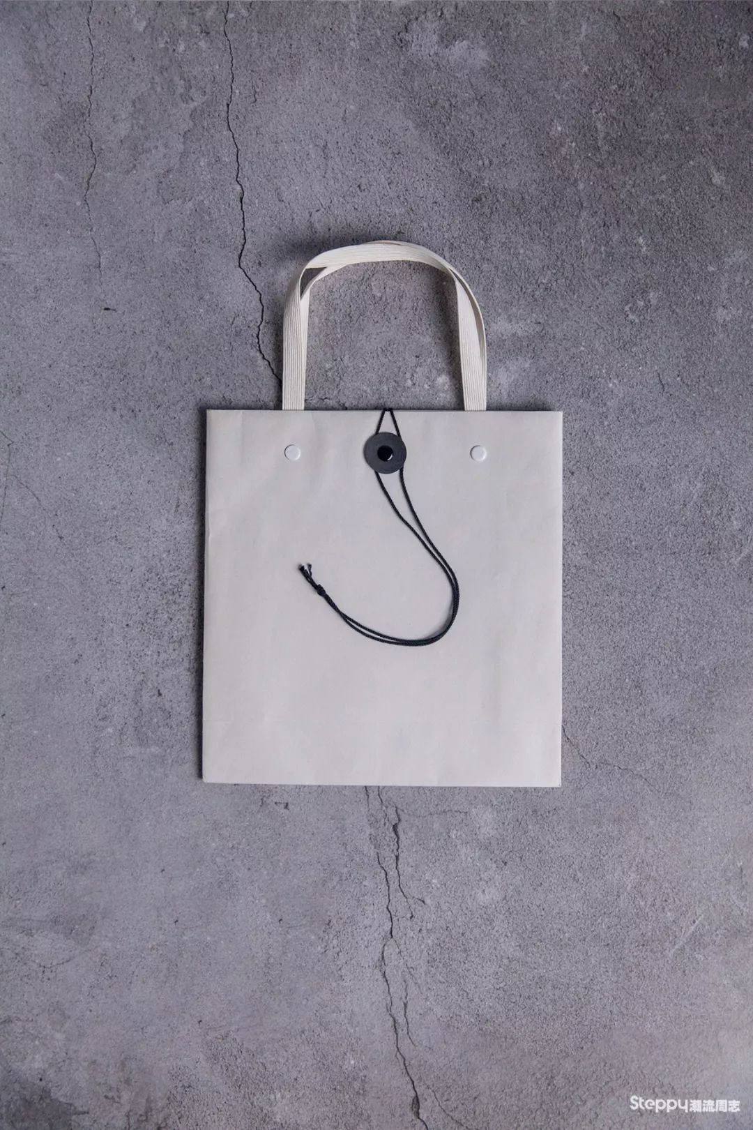 很想问问，你们有收集品牌包装袋或吊牌的癖好吗？