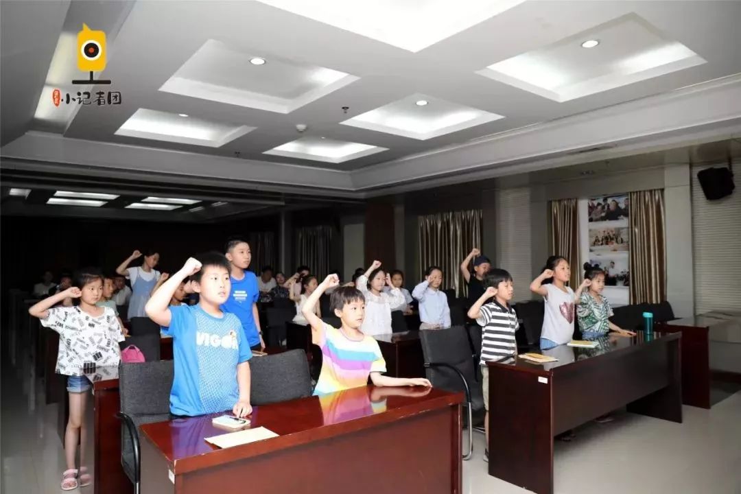 FM91.2蒲公英小记者团开团啦!首期实践带孩子探秘郑州电台