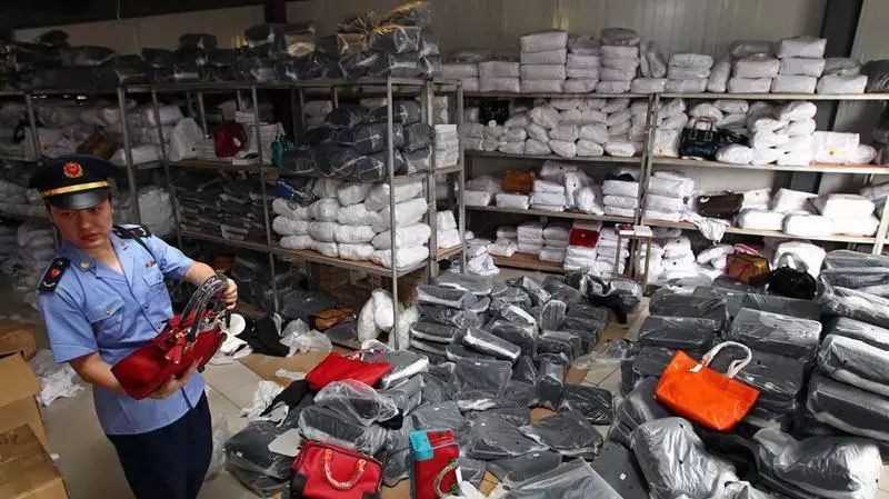 警方提示不要携带违禁物品告示,公安不让卖的货有哪些