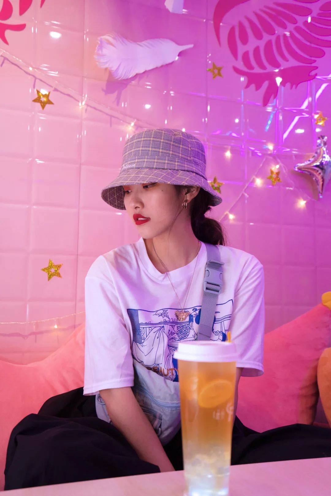 喝下一杯“星空”！探秘出片率200%的奶茶店，引众人打卡的秘密竟然是...