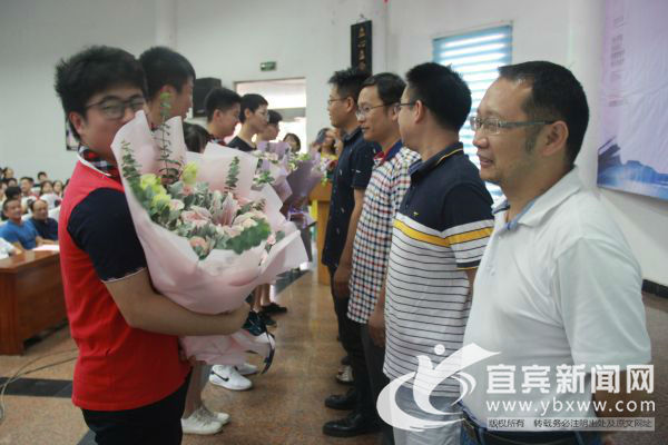 青春拂晓圆梦今朝主持词,青春拂晓圆梦今朝毕业典礼