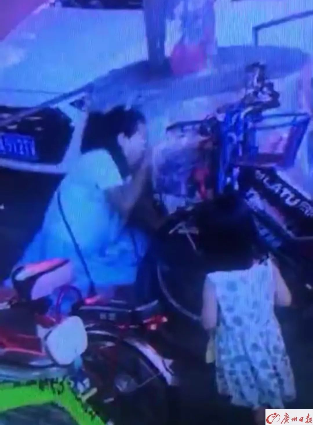 3岁女童独自离开，父母急坏！视频拍下这一幕，让人直冒冷汗……