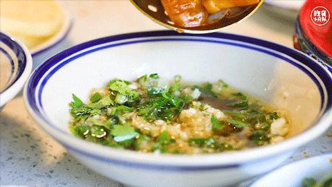 竹架子火锅，有5层高，一筐一筐吃