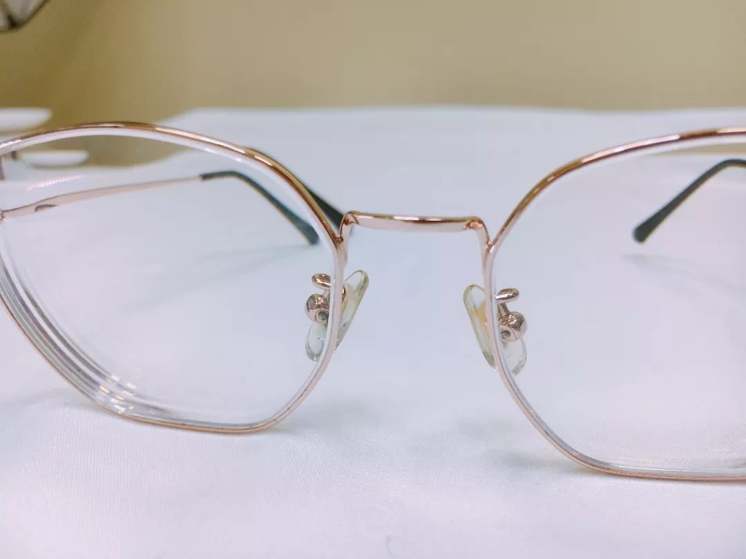 眼镜真正的清洁方式,眼镜总是脏脏的擦不干净