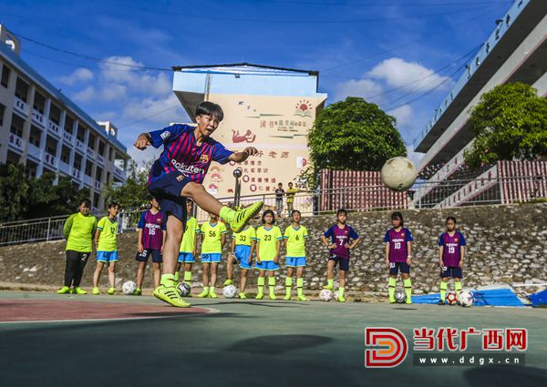 山里娃的足球梦,山里娃娃的足球梦原版