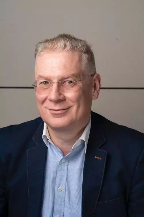 BoF美容周报|化妆品行业监管，会“钳制”住科学家创办的护肤初创品牌吗？