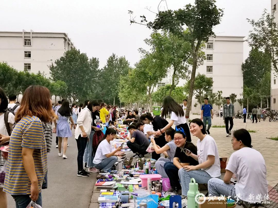 走过路过不要错过摆地摊视频,走过路过不要错过小商品商场