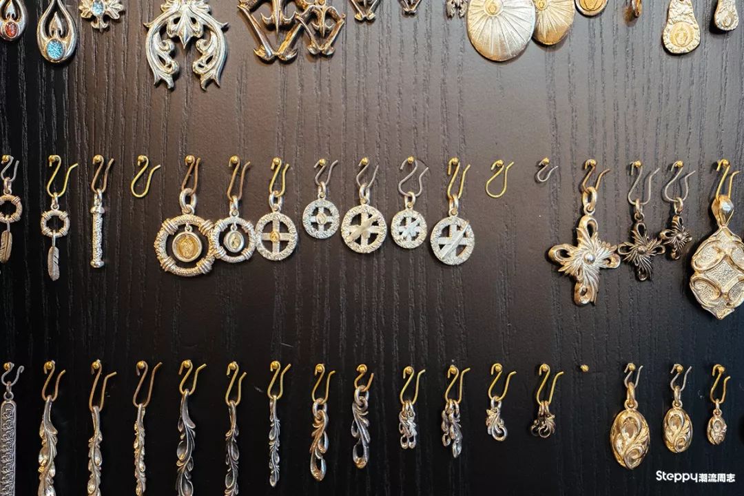 当你拿称重算钱的银饰比较之后，你就知道手工银饰贵在哪里