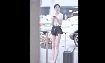 街拍搞笑迷惑行为,揭秘女生拍照的迷惑行为