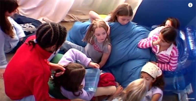 没有大人只有孩子一起住,没大人管的小孩