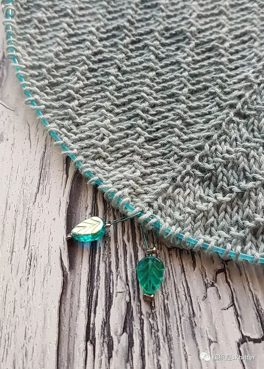 钩针三角蕾丝镂空披肩,孔雀羽三角蕾丝披肩详细教程