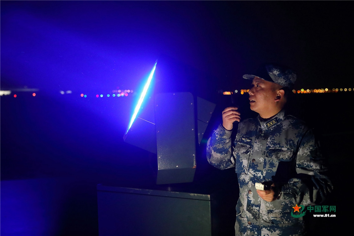 夜航驾驶船,夜航飞机巡逻
