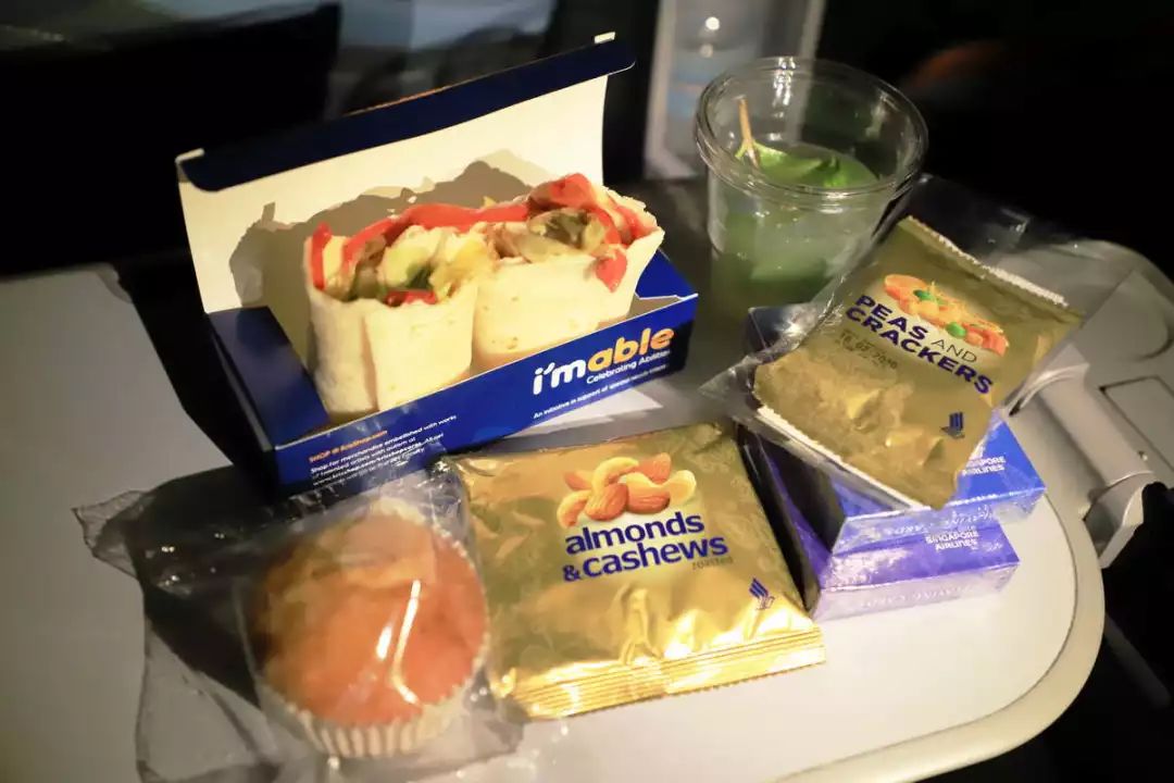 体验19个小时飞机,体验时间最长的航班