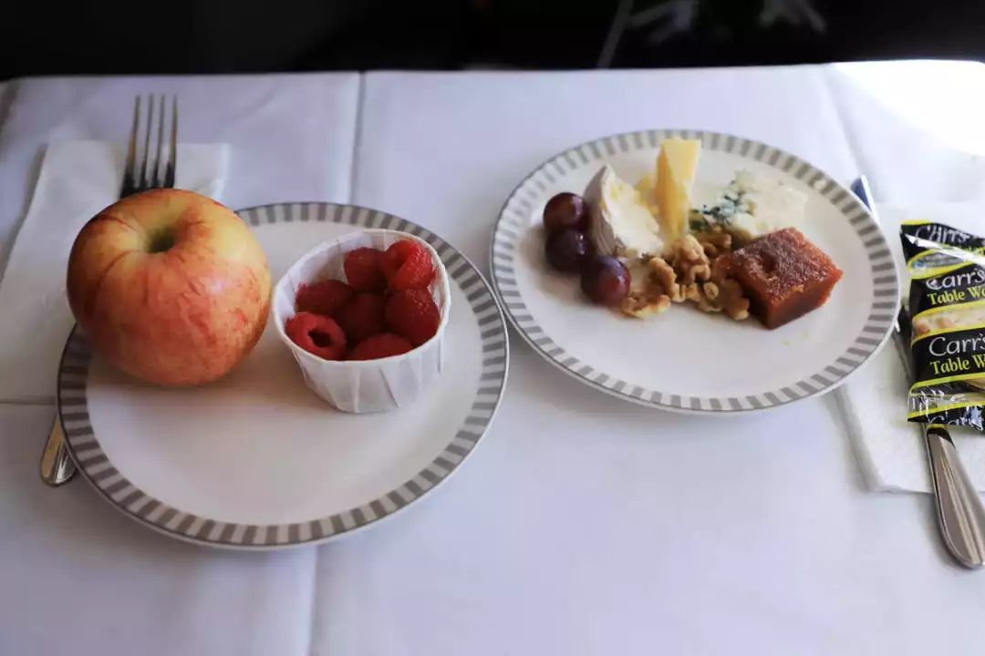 体验19个小时飞机,体验时间最长的航班