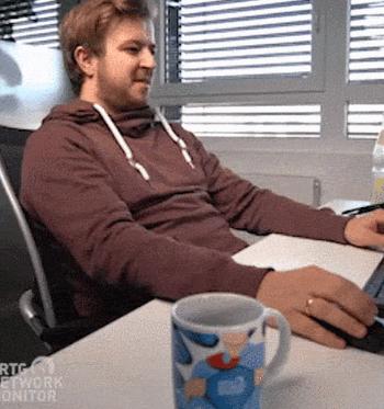 为什么我女朋友的照片头上都是蝴蝶?