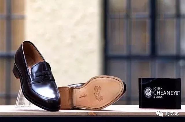 英国女王的鞋,英国女王加冕鞋子