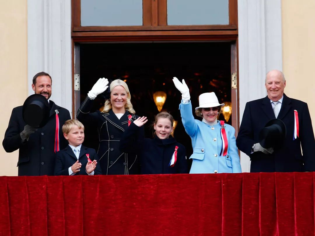 每个人的心底深处都有一个人,每个人的心底总藏着一个人