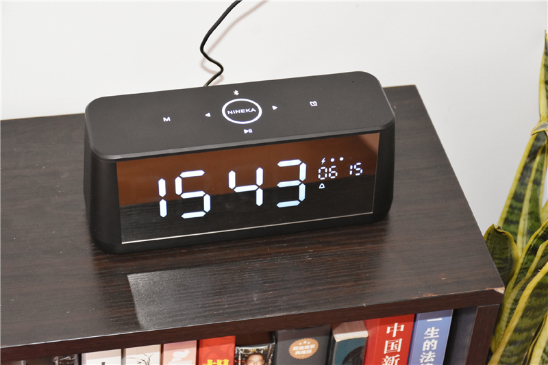 复古蓝牙音箱学生党开箱,手提式蓝牙音箱开箱测评