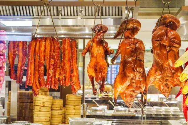 ¥498起/2位|西湖畔传奇酒店!6种口味小龙虾+美国生蚝+澳牛不限量!千岛湖啤酒尽情畅饮