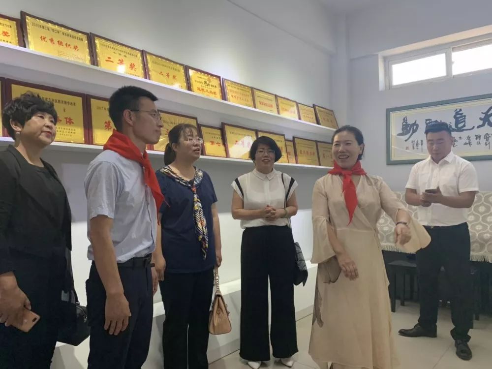 【她·关爱】“春蕾爱心书屋”在包头市第一实验小学南海分校落成