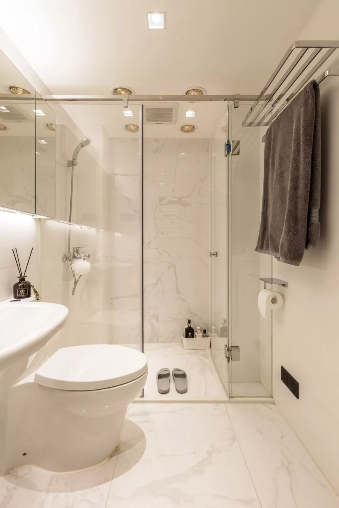 阳台很大要不要装窗帘,阳台太大能装铝合金窗吗