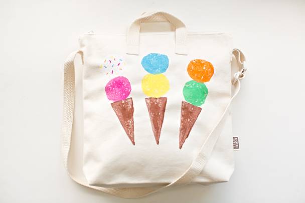 拿这个擦一擦包包，跟新买的一样